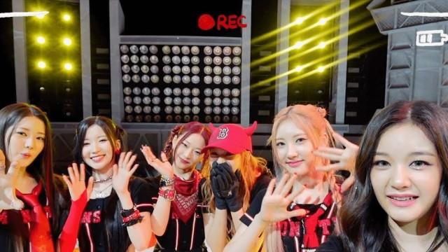'BATTER UP' LIVE PERFORMANCE (Stadium Ver.) BEHIND