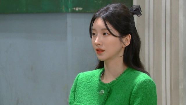 Chun Young conversa com Ha Young em particular
