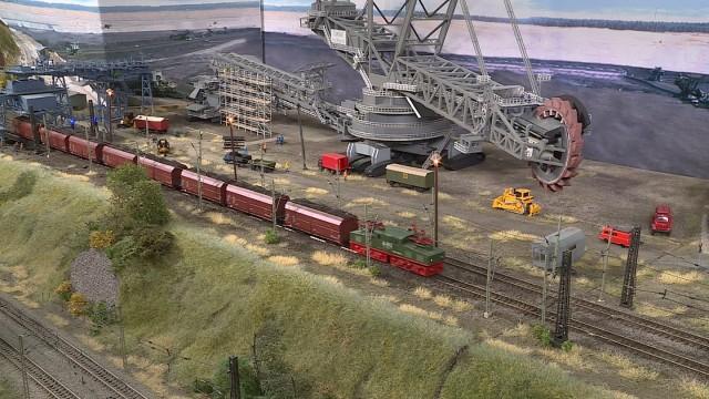 Lignite, dredges & briquettes - The model railway from Hoyerswerda