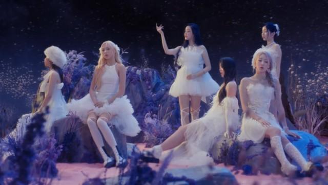‘Stuck In The Middle’ M/V