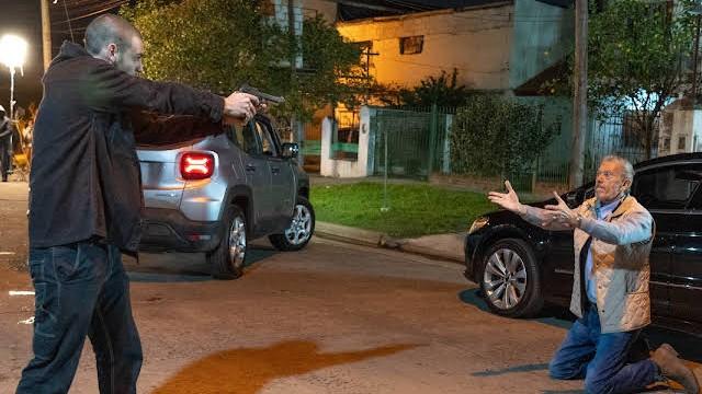 Chino hará lo necesario para salvar a la banda