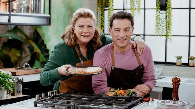 Frittata aux oignons caramélisés, aux champignons et à la tomate / Salade d'épinards