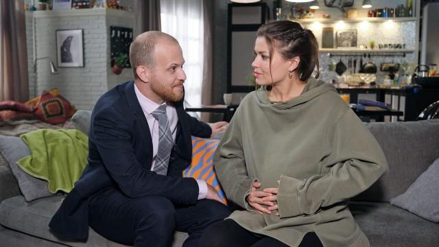 Tobias merkt, dass Viviens Baby von David sein könnte