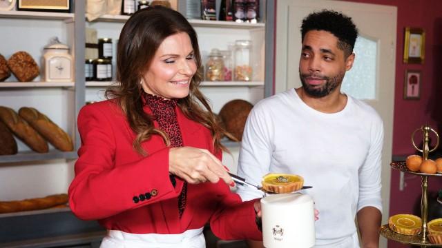 Britta bietet sich als Aushilfe in der Bäckerei an