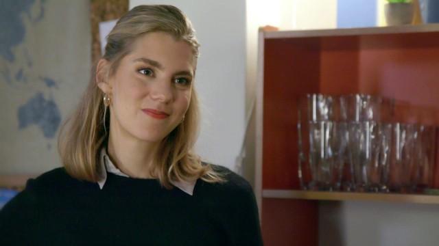 Stella freut sich auf eine Klettertour mit Paco