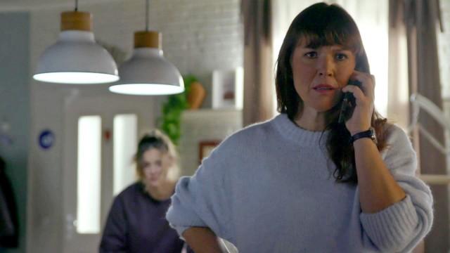 Jenny gerät in eine Notlage und Corinna steht ihr bei