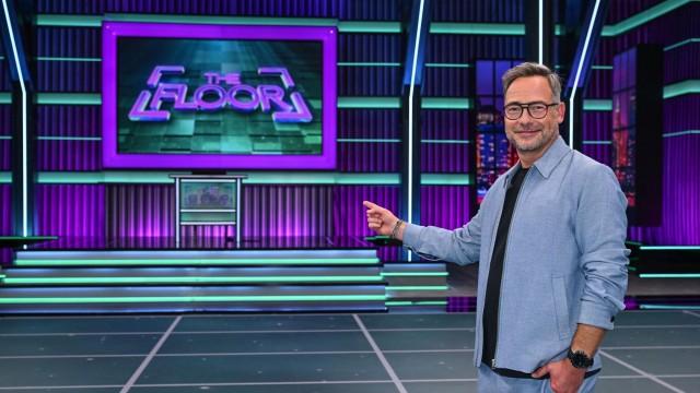 Das Quiz auf dem riesigen LED-Boden beginnt!