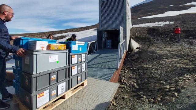 Lo mejor de 'Hoy en EL PÁIS' | Un viaje al lugar donde se conserva (y se destruye) el planeta