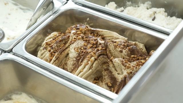福島 真冬のアイスクリーム店で
