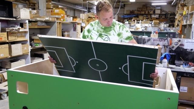 Wie man einen Tischkicker baut