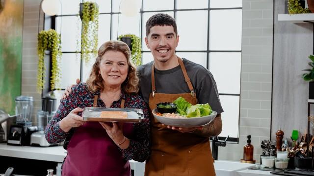 Tacos de laitue garnis de saumon mi-cuit