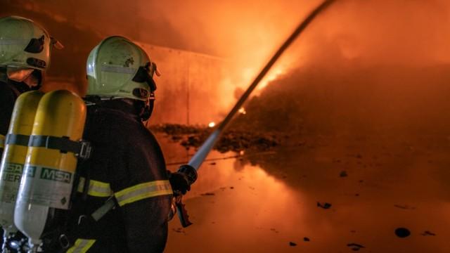 Mit Blaulicht ins neue Jahr - Notfallärzte und Feuerwehrleute im Einsatz