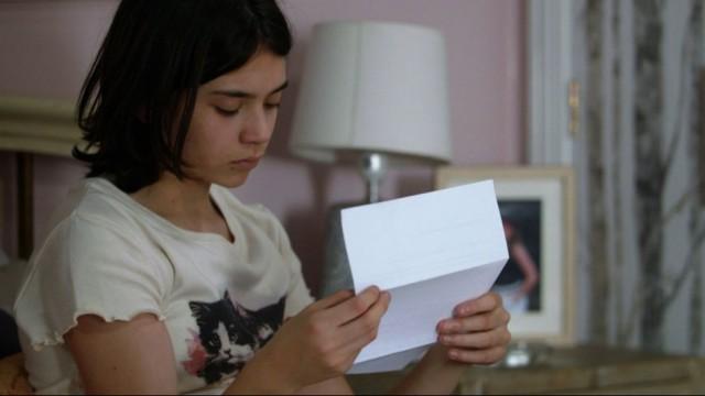 Sofía cree que la carta que le envió Alicia es falsa
