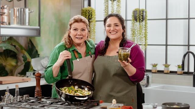 Sauté de légumes printaniers / Huile croquante à la menthe et au poireau