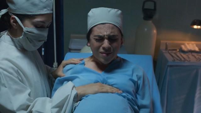 Mariana da a luz y su bebé es dado por muerto