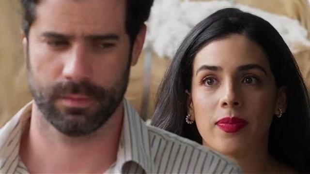 Mariana le pide a Benítez que se case con ella a escondidas