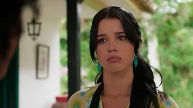 Sara empieza a indagar sobre su pasado y duda de sus padres