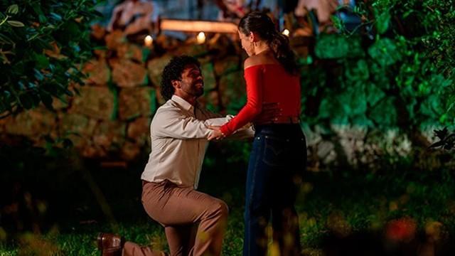 Joaquín le pide matrimonio a Mariana