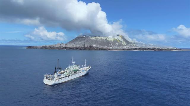 進化する西之島 未知の大地への挑戦
