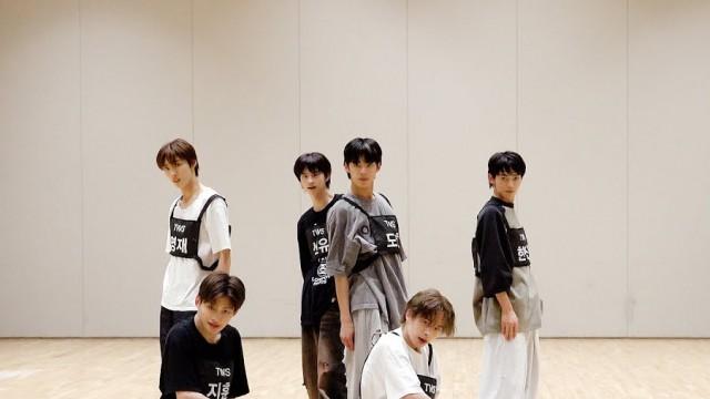 TWS ‘Sparkling Blue’ Dance Practice Behind 