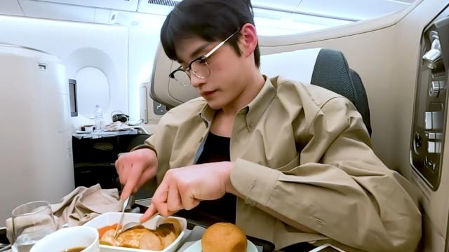 JIWOONG's VLOG | From In-Flight Meal Menus to Hong Kong's Food Spots