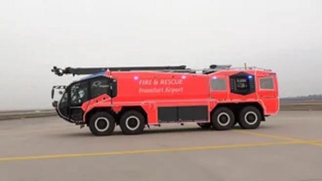 Neue Feuerwehr-Giganten am Flughafen