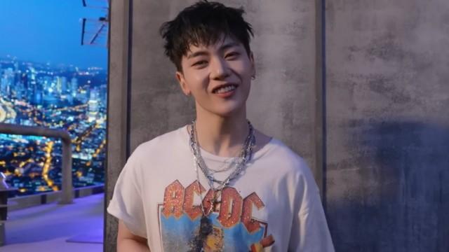 The 3rd Mini Album [You had me at HELLO] Jacket Behind