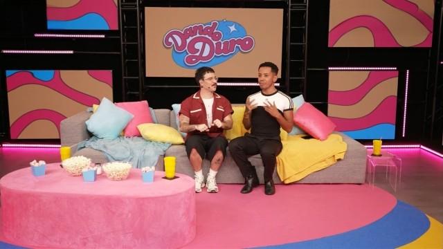 Balada sertaneja com heteros+ React ao vivo