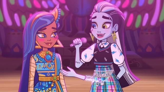 Cleo & Frankie Sing "Look Over There"