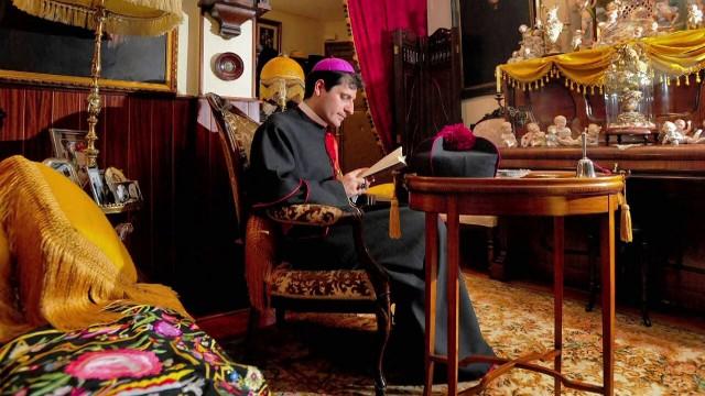 El Falso obispo, el barman y las monjas