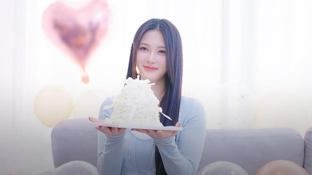 Mayu Receives Birthday Wishes From 23 Members! | SIGNAL 240513