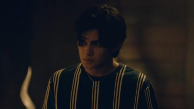 Sam races against investigators to steal the evidence!