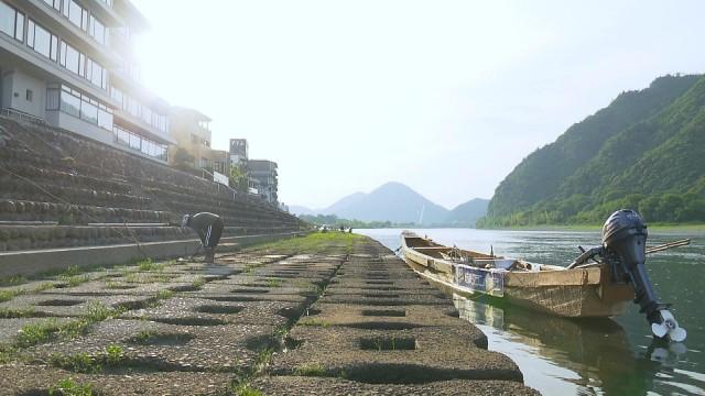岐阜・長良川 流れを見つめながら