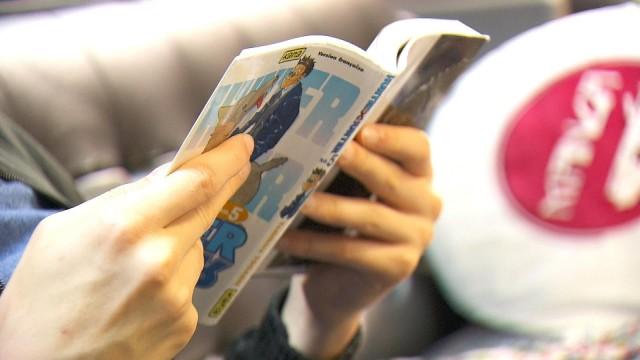 SP フランス・パリ 街角のマンガ喫茶で