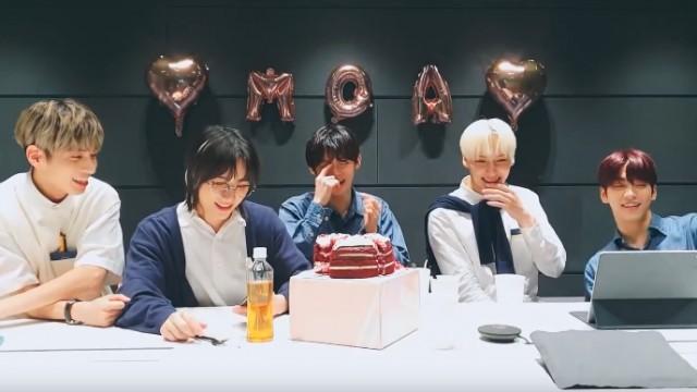 TXT Throwing MOA in the Air Since It's MOA's Birthday