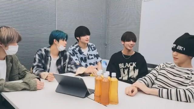 TXT Members' Energetic Talk Session