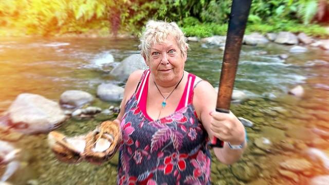 Danielle s'éclate dans la jungle