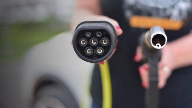 Petrol vs Electric Cars: Which is Better?