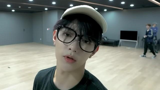 'GOOD SO BAD' Dance Practice Behind