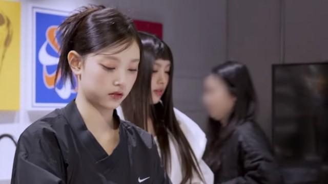 Nike Air Max Dynamic Land Pop-up Behind