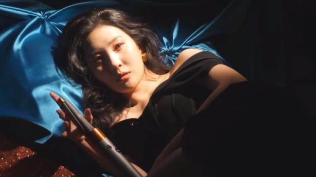 'Harper's BAZAAR' Photo Shoot Behind