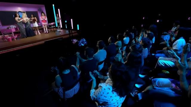 Blogueirinha e Lorelay fox entendem espanhol e atualidades?