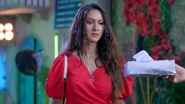 Ayaan Finds Out About Ira's Insult