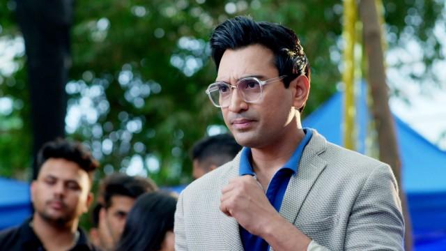 Jadhav Catches Hold Of Shivangi