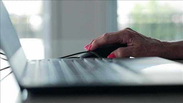 Fraudés et laissés pour compte par leurs banques