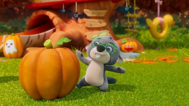 Rabbit, Bea Make a Jack-o'-Lantern