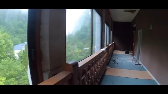 Je fais la découverte d'un hospice abandonné très malsain Partie 1