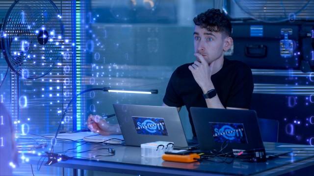 Who's the Lucky Guy behind That Pretty Smile?