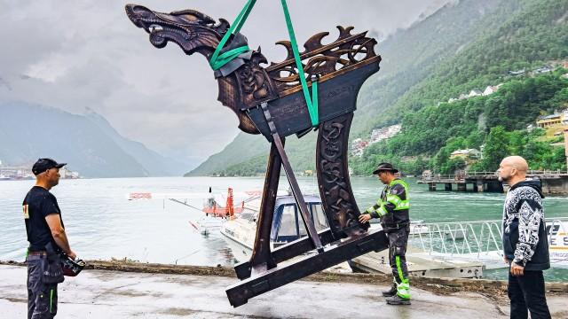 Dragehodet kommer