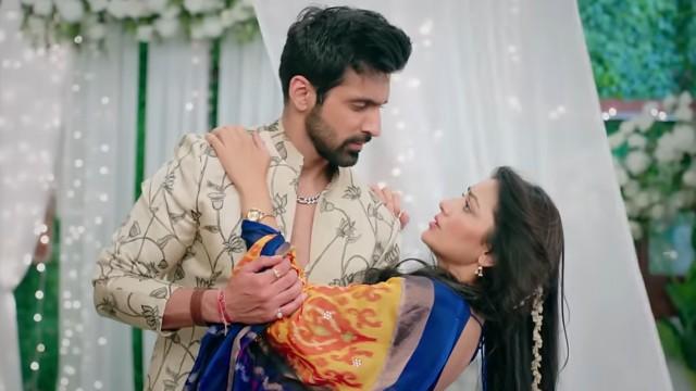 Virat & Amruta Perform Nimrit's Ceremony 